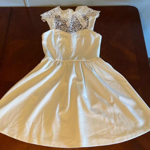 White Lace High Neck Mini Dress Size Small Sleeveless Skater Style Fit & Flare - Picture 4 of 14